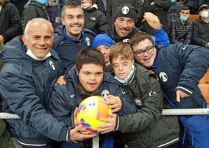 La VSP Diversabili con il Pallone del Match